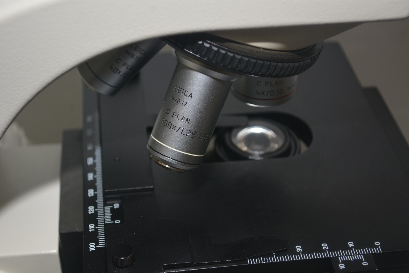 ^ Leica DME Upright Compound Microscope w/ 4x 10x 40x 100x Objectives #X1104
