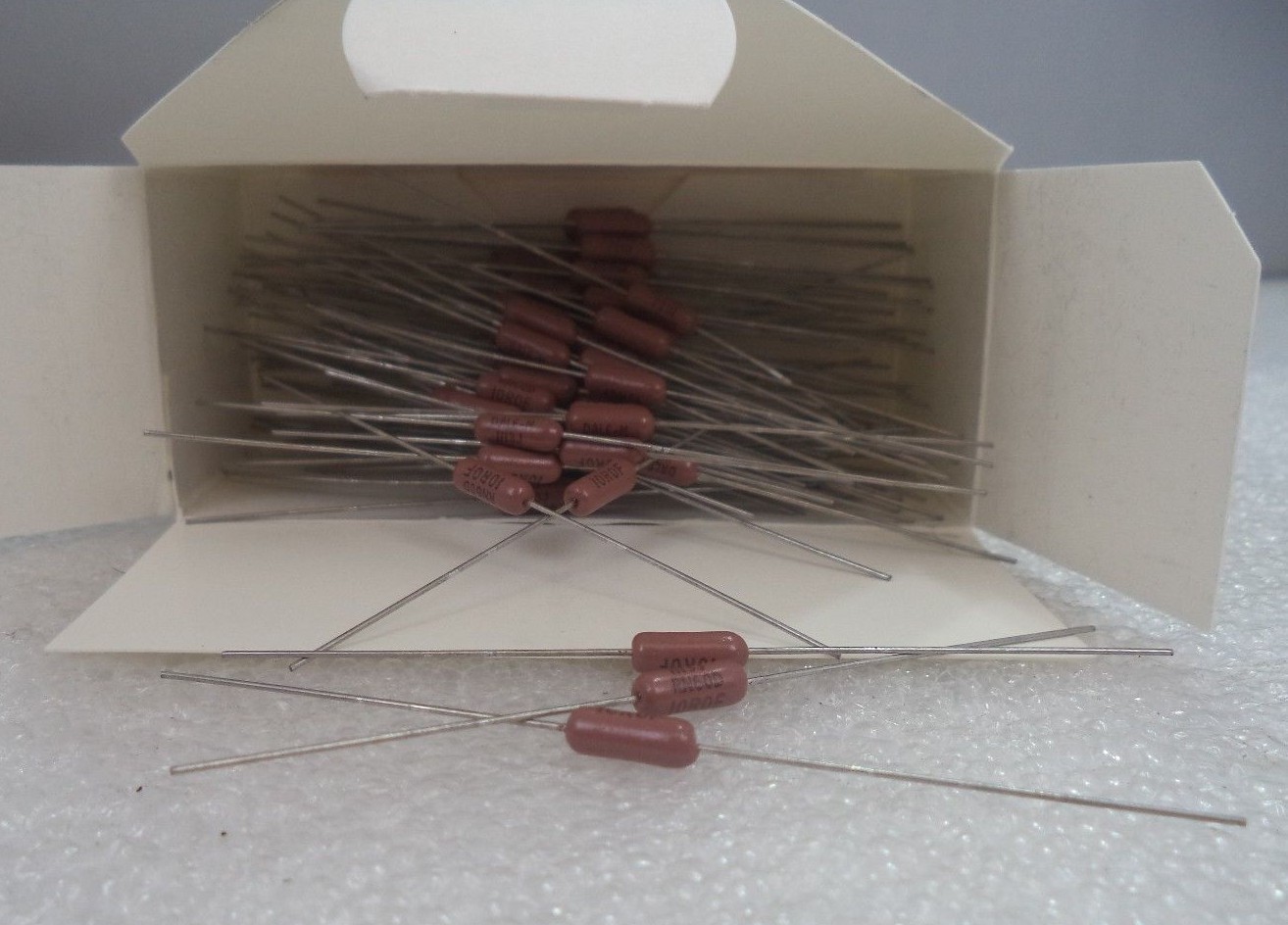 VISHAY®/DALE 1/4-W RN SERIES 1% METAL FILM RESISTOR, 100/LOT, P/N RN60D10R0FB14