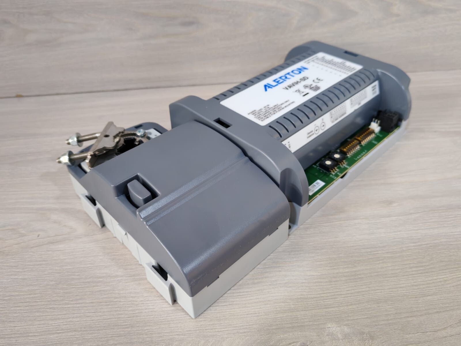 ALERTON VaVIH-SD VAV CONTROLLER WITH ACTUATOR 5002709-001 REV. G