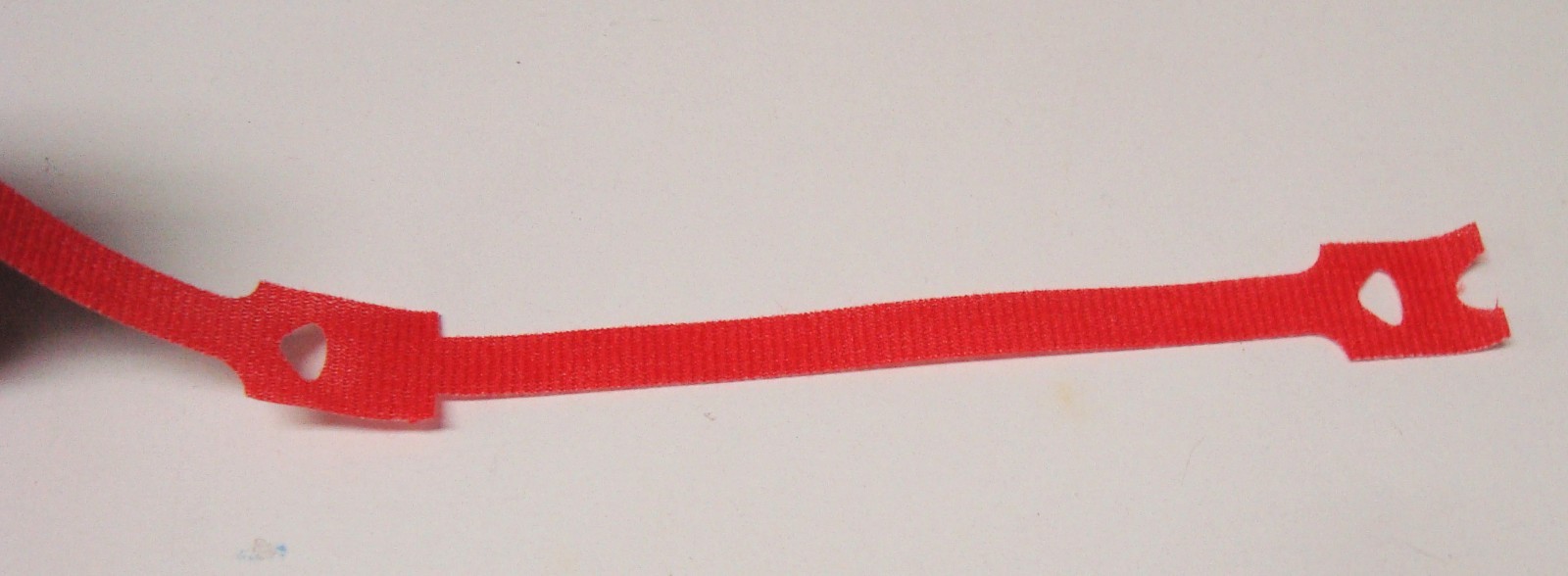 3M 100-6St-Red Hook & Loop Cable & Wire Tie Wrap, Red, 3/8″W, 6″ Die Cut Straps