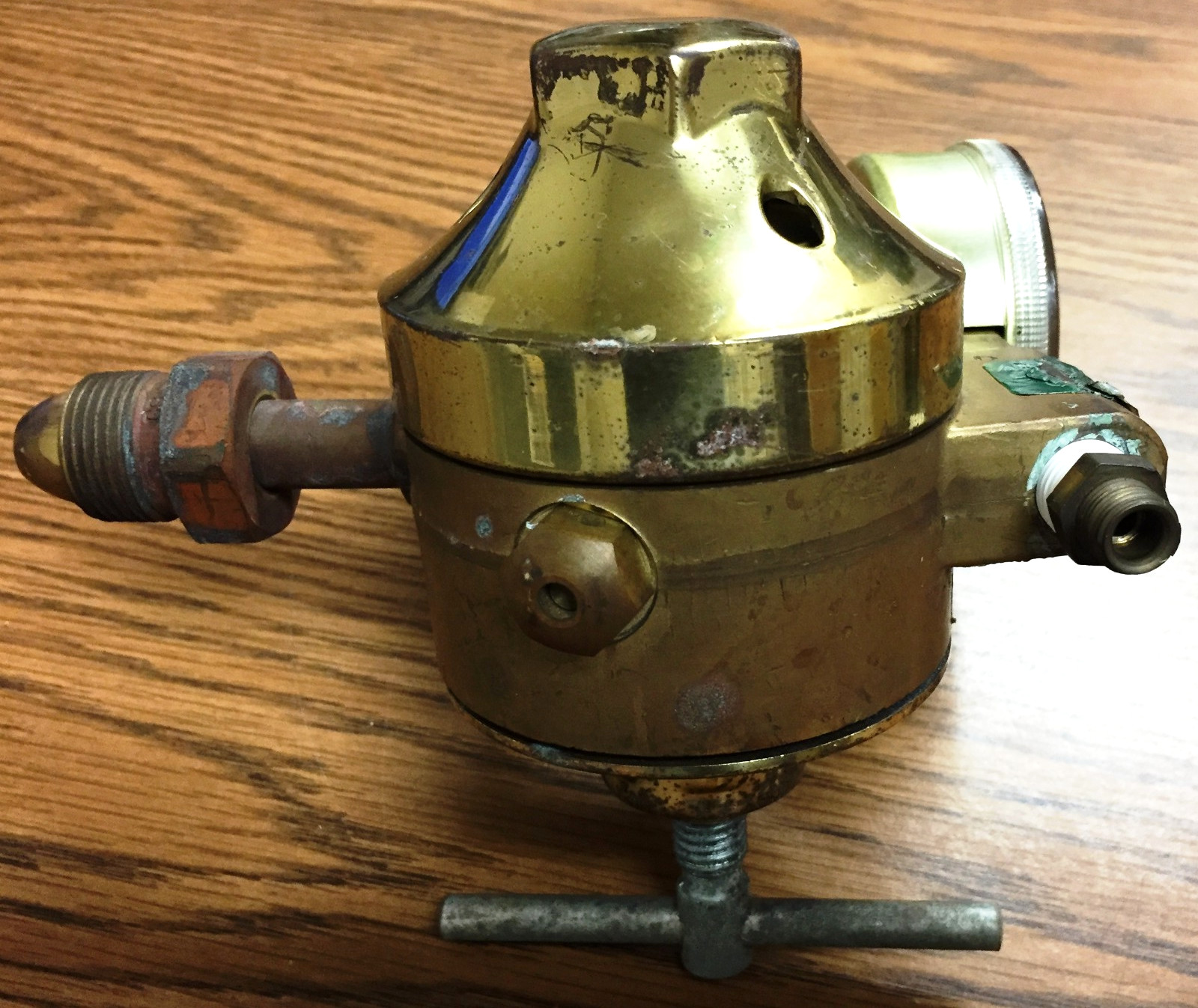 Airco 806-8456 Two Stage Oxygen & Gas Regulator with 2 Gauges of 200 & 4000 psi
