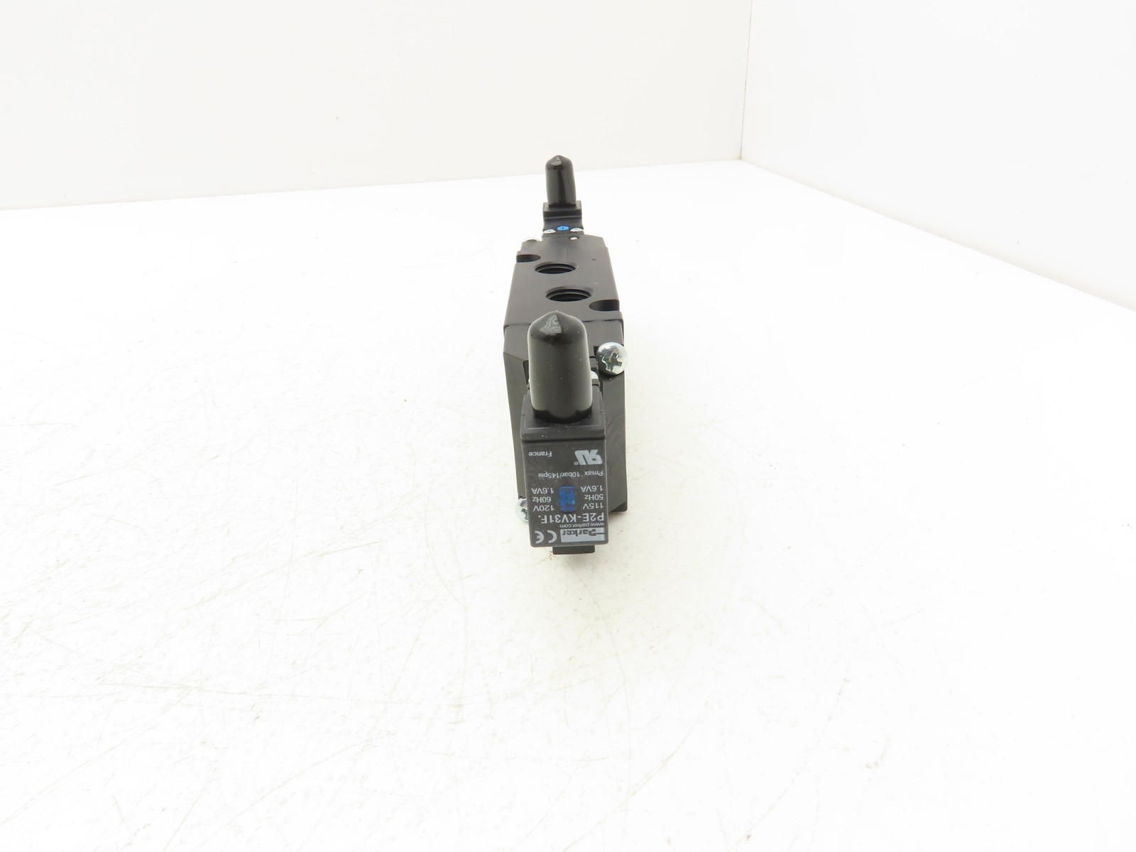 Parker B521BB553C Solenoid Air Control Valve 4 Way 2 Position 120VAC 1/4″ NPT