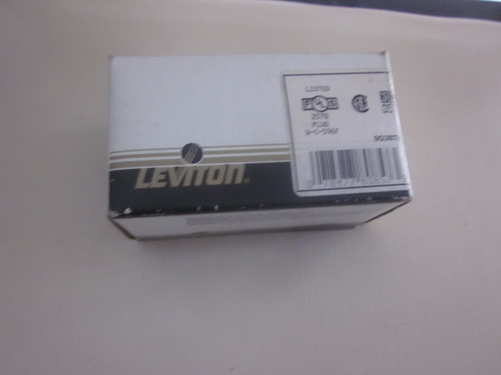 LEVITON 2811 30-AMP 120/208V 4-POLE, 5-WIRE, LOCKING PLUG GROUNDING