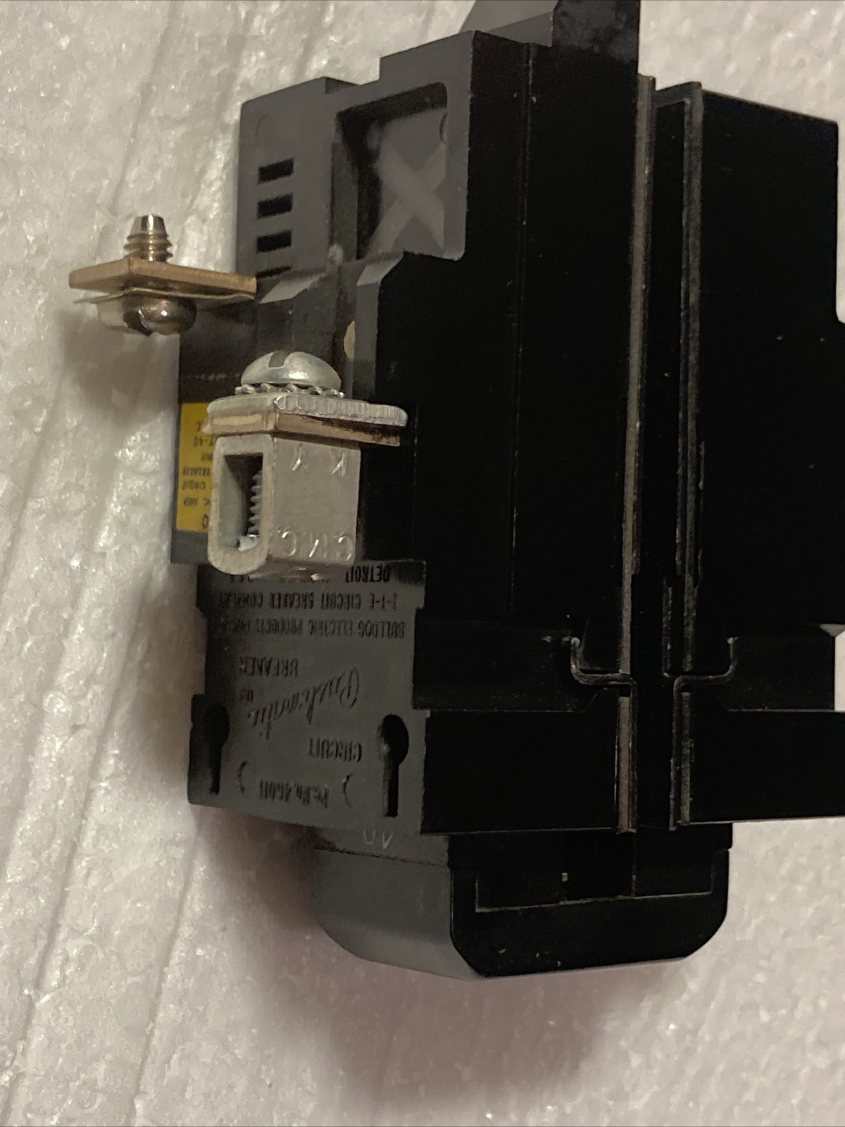 Bulldog P240, 40 Amp, 120-240 Volt, 2 Pole Pushmatic Circuit Breaker – Hump