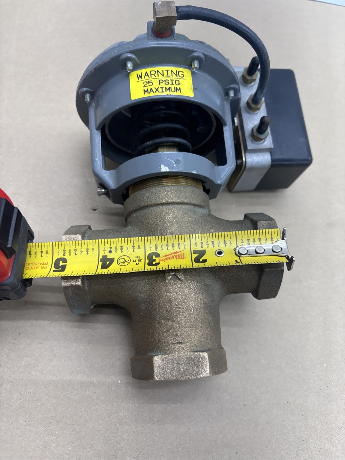 New Johnson Controls V-3000-1 Diaphragm Actuator 1 1/4 Brass T Warranty