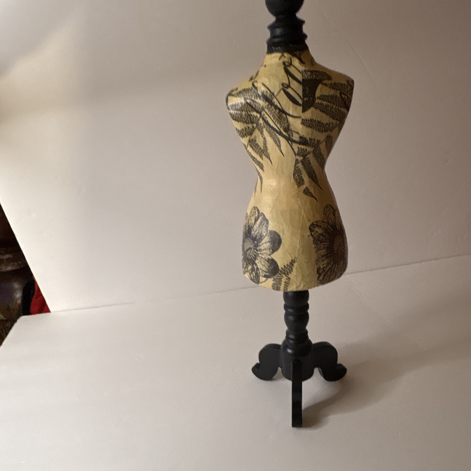 Display 13” Torso Dress Form Mannequin w/ Stand, Floral. Damage /see details