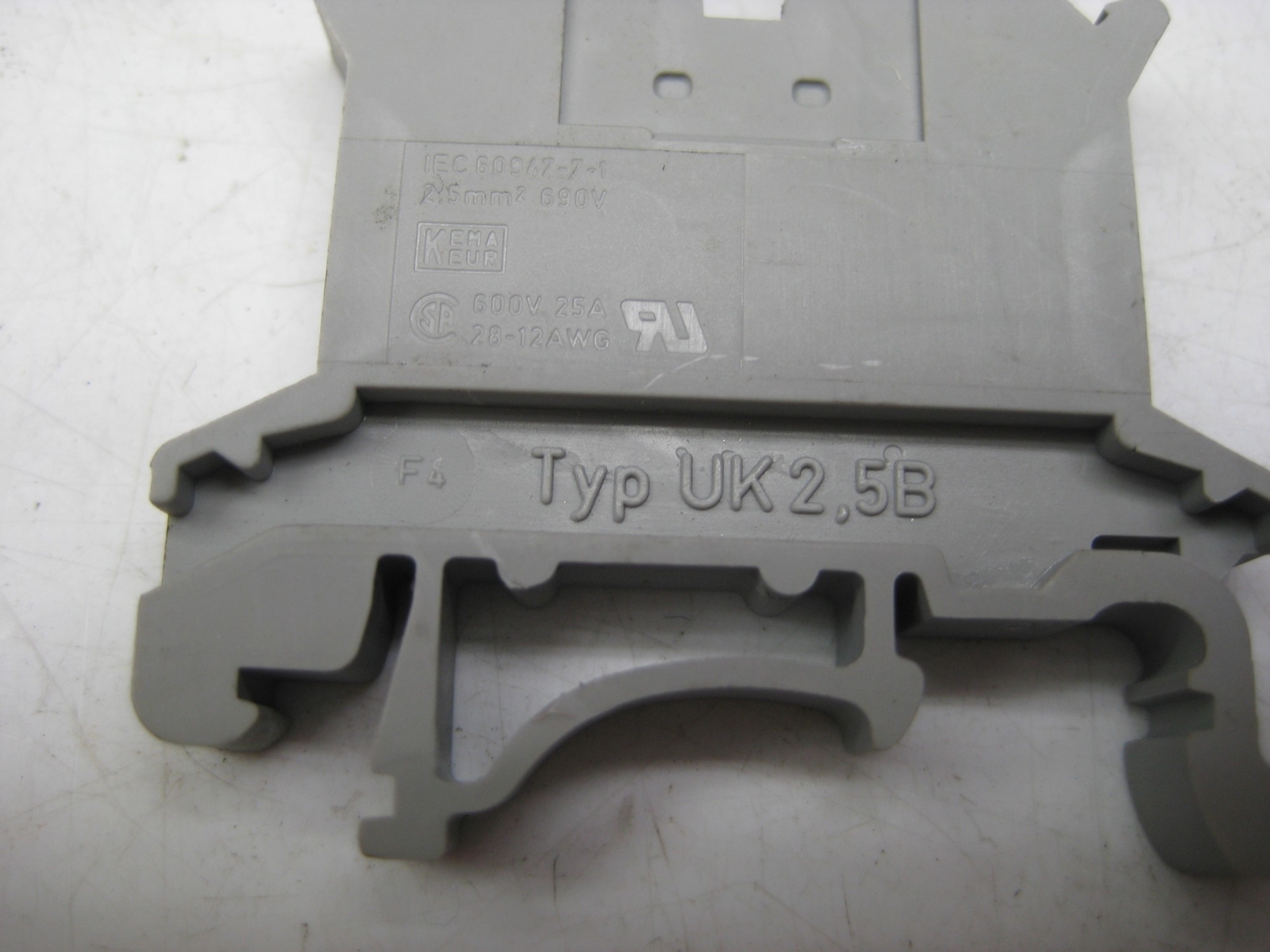 INDUSTRIAL SPARE UK2,5B LOT OF 8 TERMINAL BLOCK NSNP