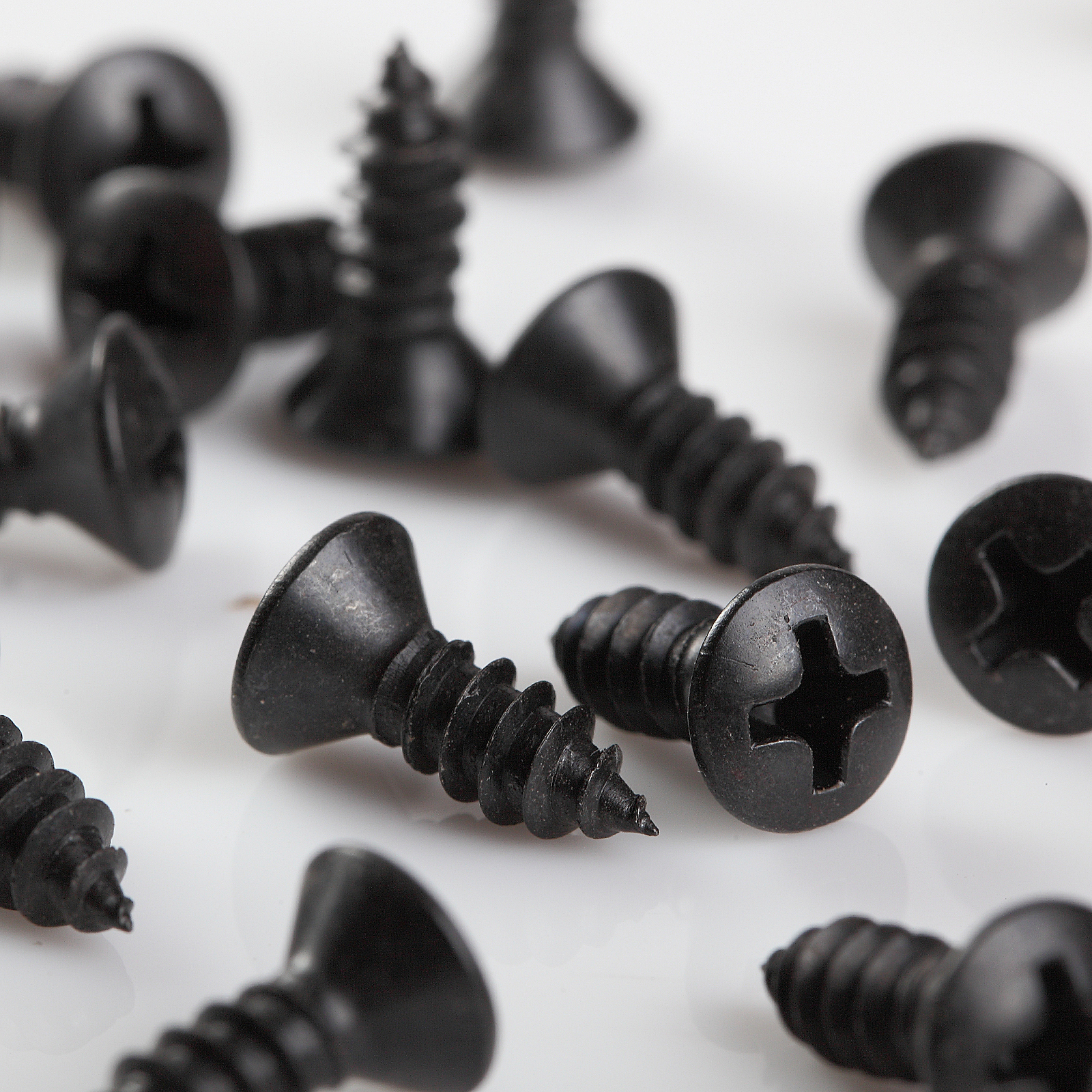Phillips Oval Head Black Oxide Sheet Metal Screws #8 x 1/2» 500