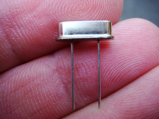 LOT 200 24.000 MHz Crystal Oscillators in HC-49US package – NEW and UNUSED