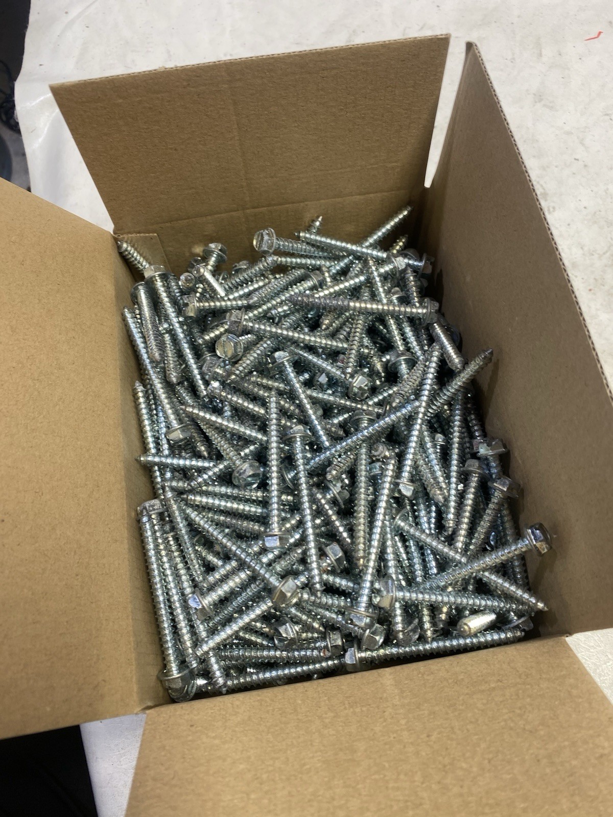 (200 Pcs.) Hex Head 3/8 x 2-1/2 Lag Bolts A307 Zinc Plate Wood Screws Huge Lot