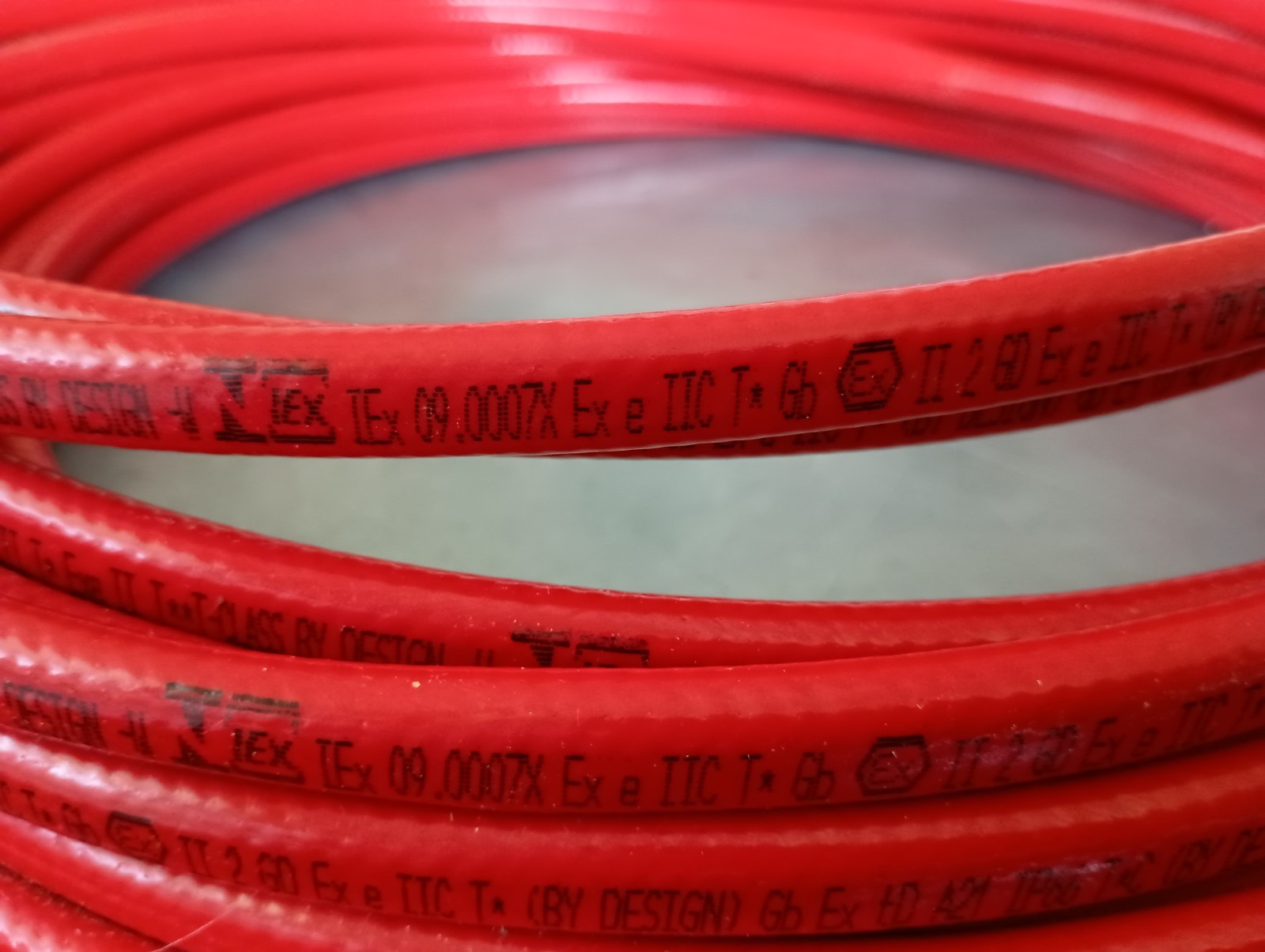 NEW 100 FT RAYCHEM VPL-5VPL2-CT HIGH TEMP SELF REG. HEATING CABLE 5W/FT 277VAC