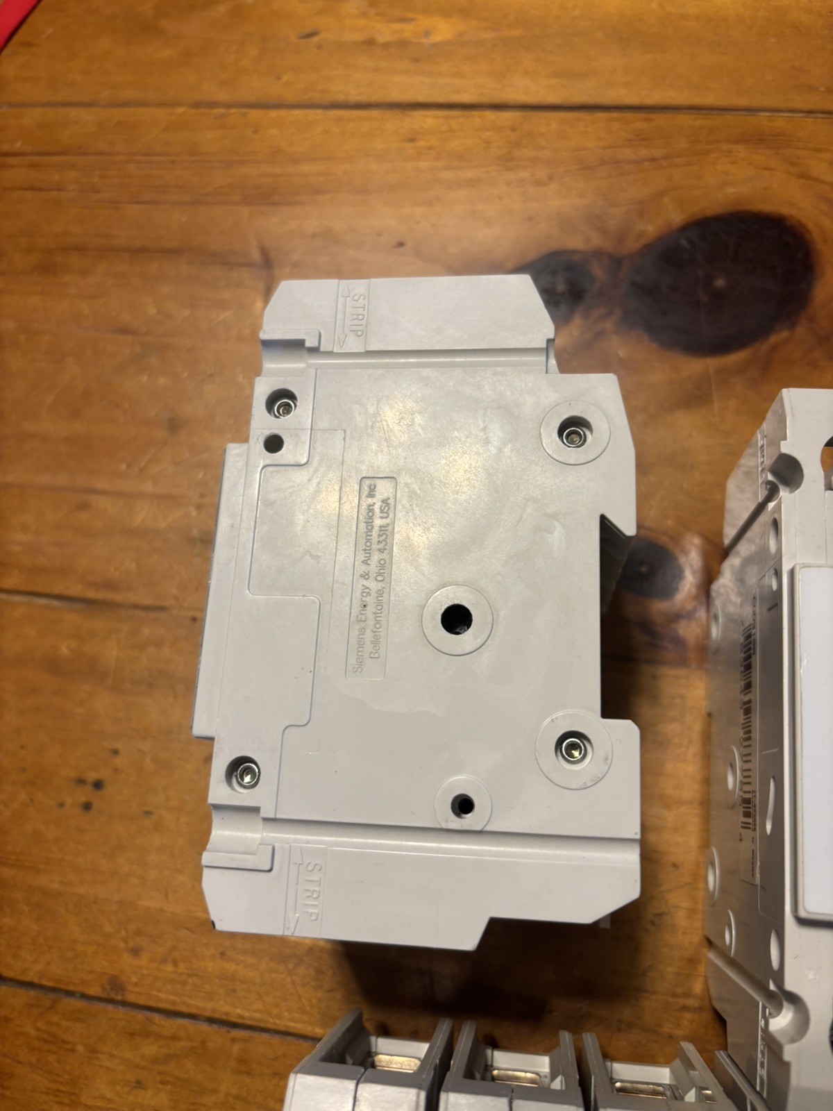 7 Siemens CQD3100 100A 3-Pole DIN-Rail Circuit Breaker 480/277V Trip Indicator
