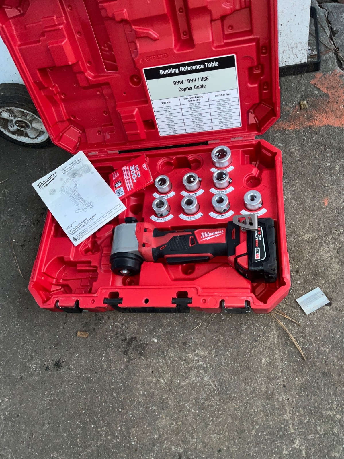 Pelacables Milwaukee 2935-20, batería de 5,0 Ah, 8 bujes de cobre, RHW, RHH,