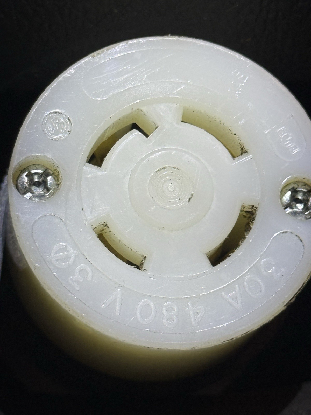 Eaton AHPL20445N 30A 480VAC CONNECTED TO Hubbell HBL273330A 3Ø 480VAC