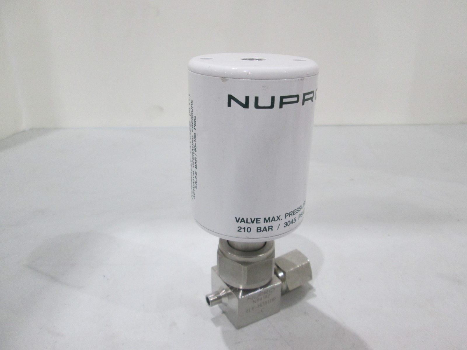 Nupro, 6LV-HDB111P-C, 3 Way High Pressure Valve, Butt End Weld/ FVCR, Used