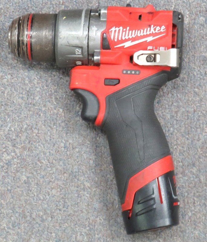 MILWAUKEE 3404-20 M12 1/2″ HAMMER DRILL W/ CP 2.0 AH BATTERY