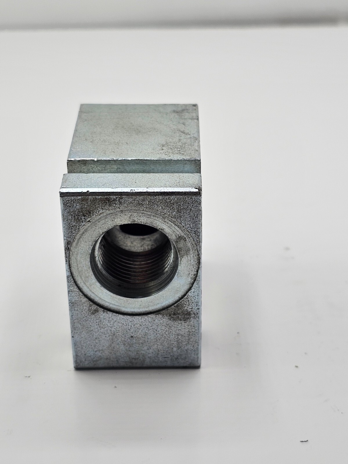PARKER B10-2-8T Valve Base,3/4-16 SAE,Steel,10-2 Cavity 4DMK6