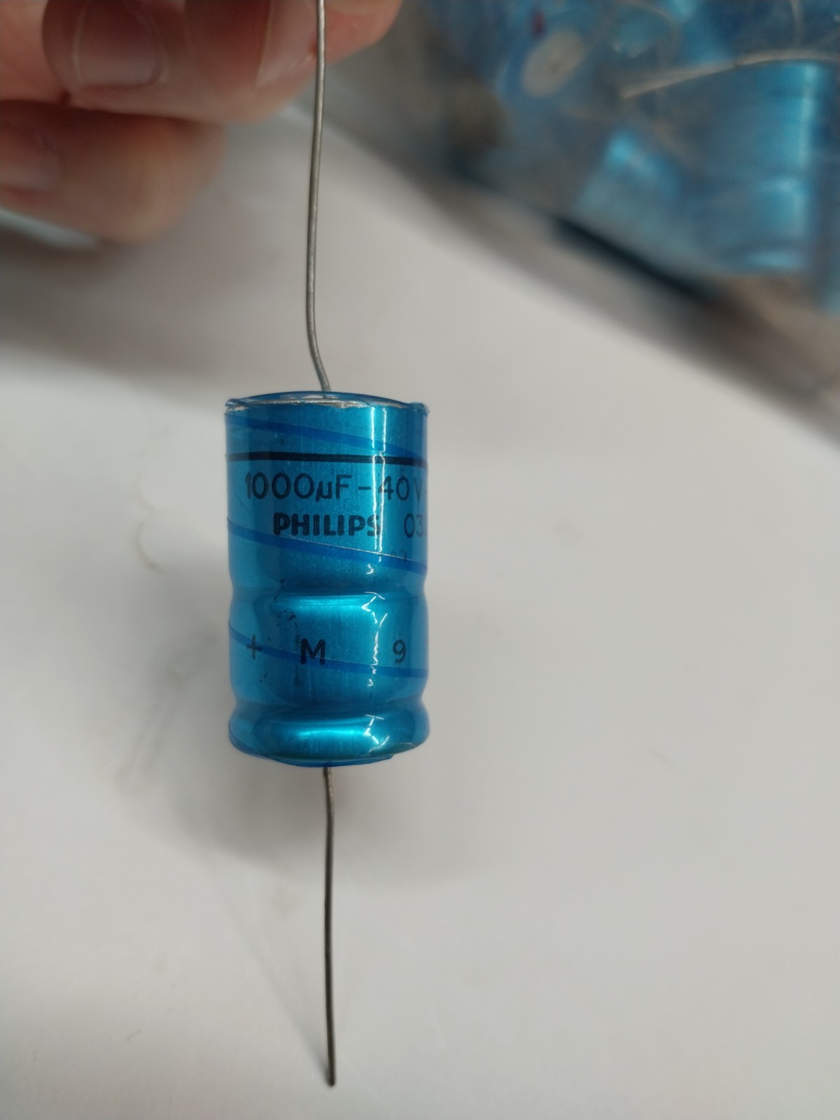 35x 1000uf 40V axial Philips 032 capacitors vintage