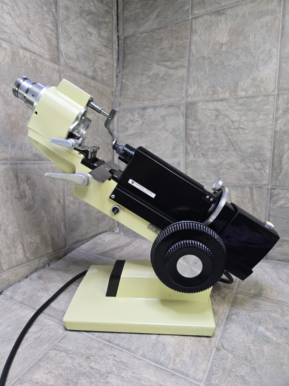American Optical LENSOMETER (model:12603) 15 Watts /115 Volts
