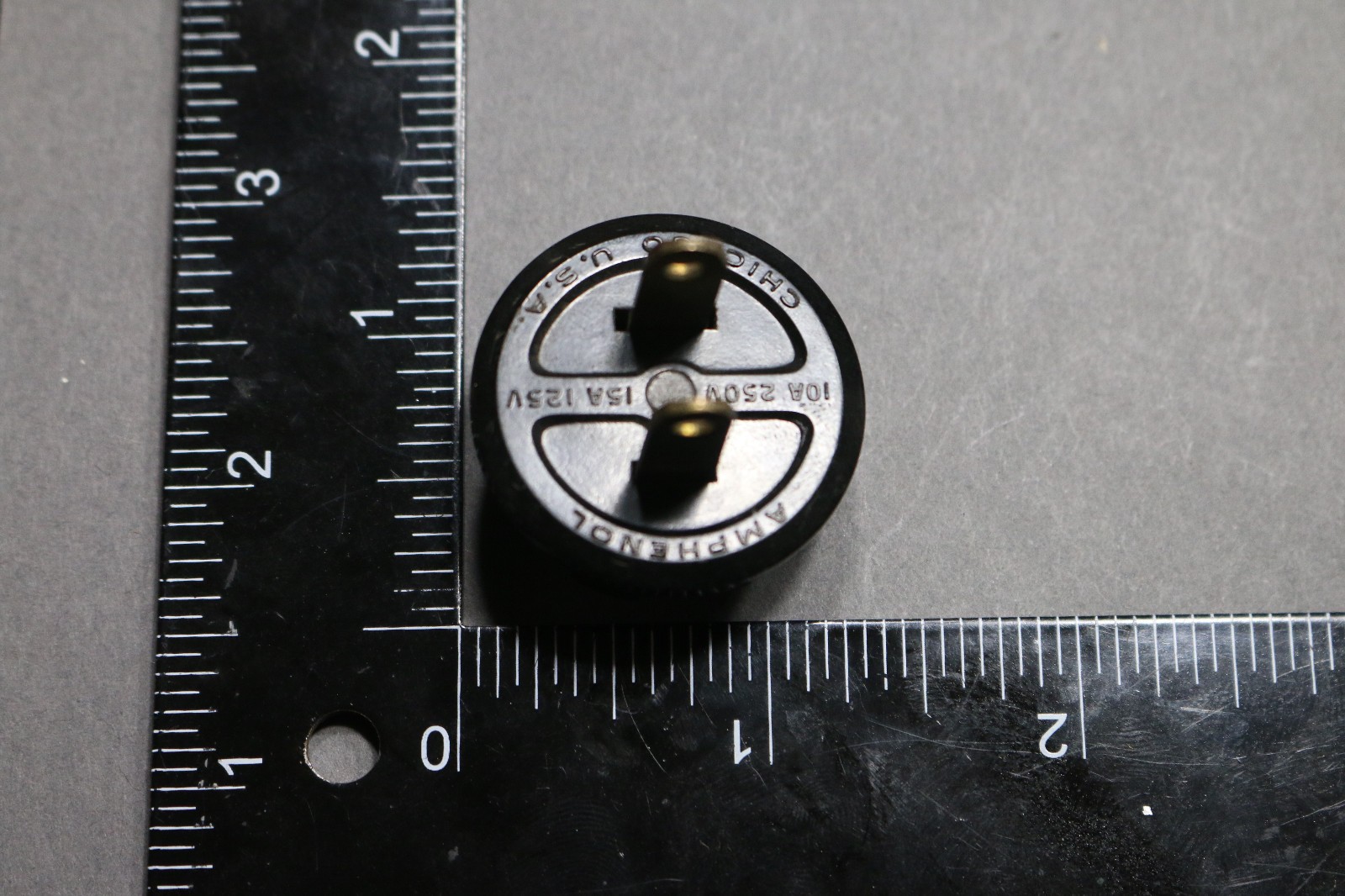 Vintage Amphenol AC Power Plug 2 pin Male 61-M 10A 250V 15A 125V Non-Polarized