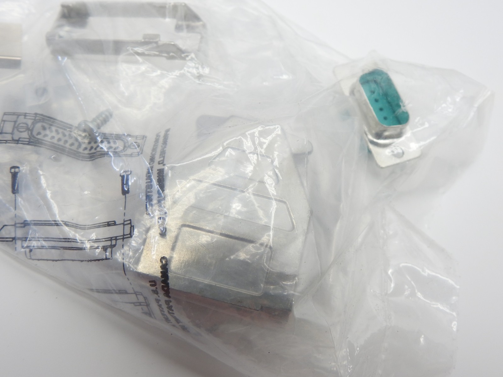 Lot of 25 – Amphenol Positronic RD9M00GVLZ 9-Pin D-Sub Plug Housing IP67 Rated