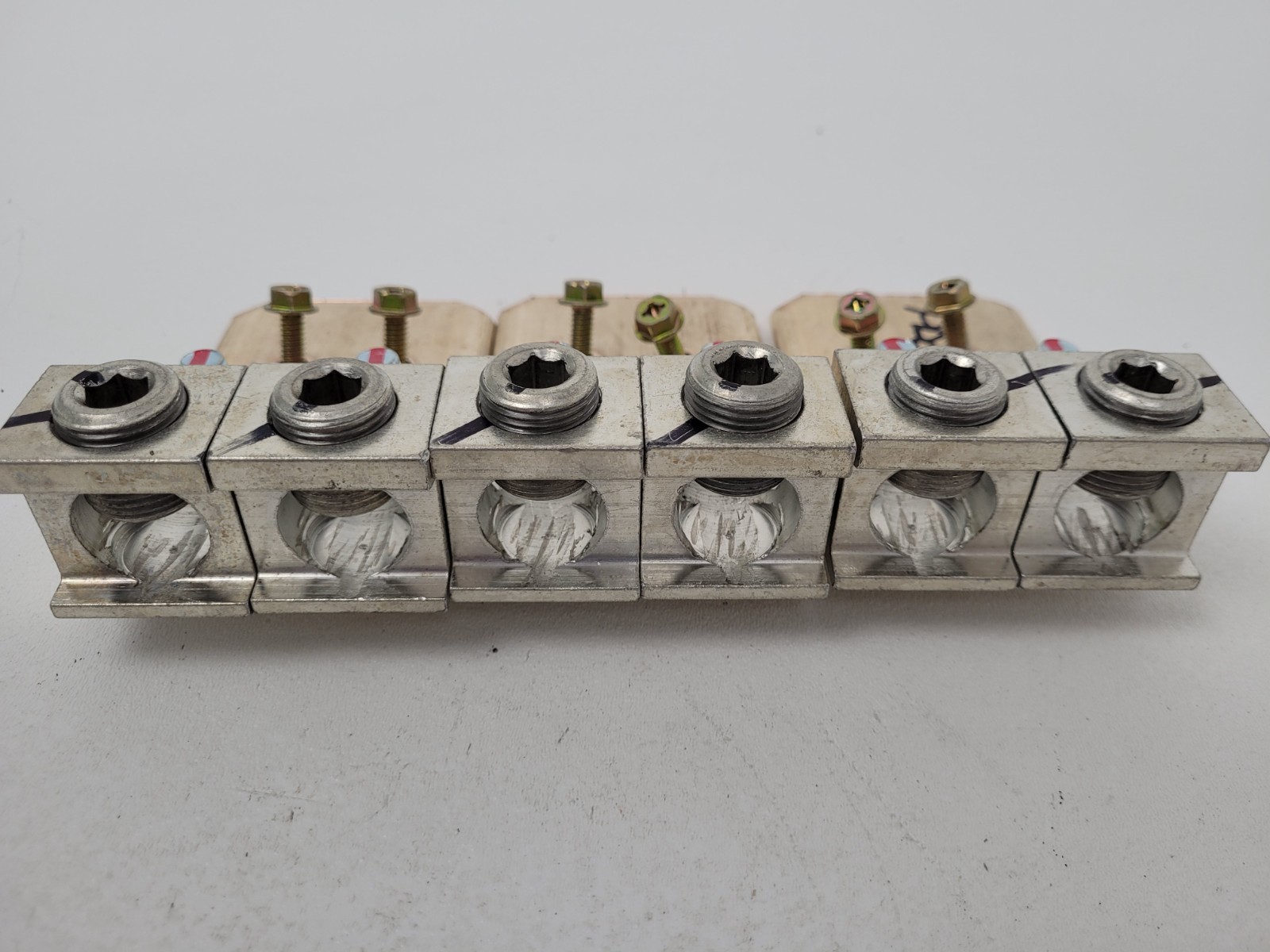 KL43SMS / LUGKIT400 PRL Eaton Main Lug Panel Kit Hardware – Next Day Option