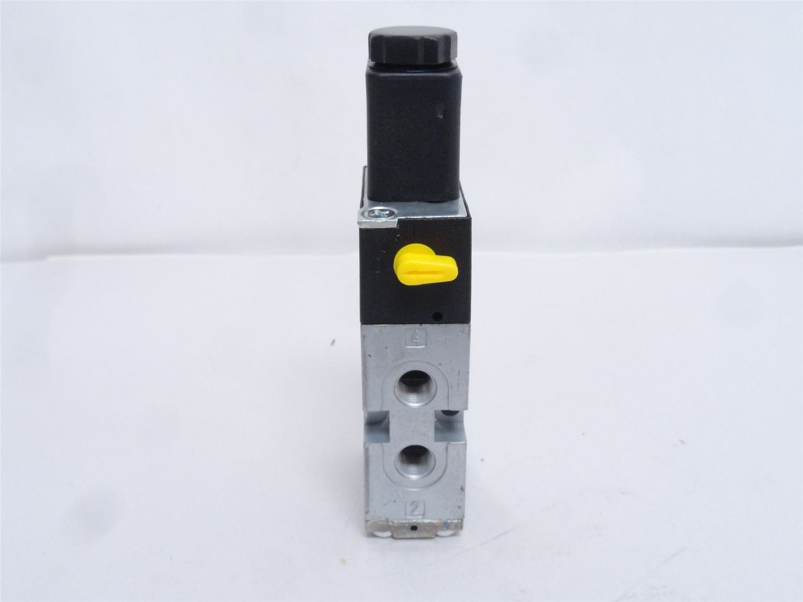 244858 Old-Stock; Aventics R412012711 Solenoid Valve 1/8NPT Port; Coil 115VAC