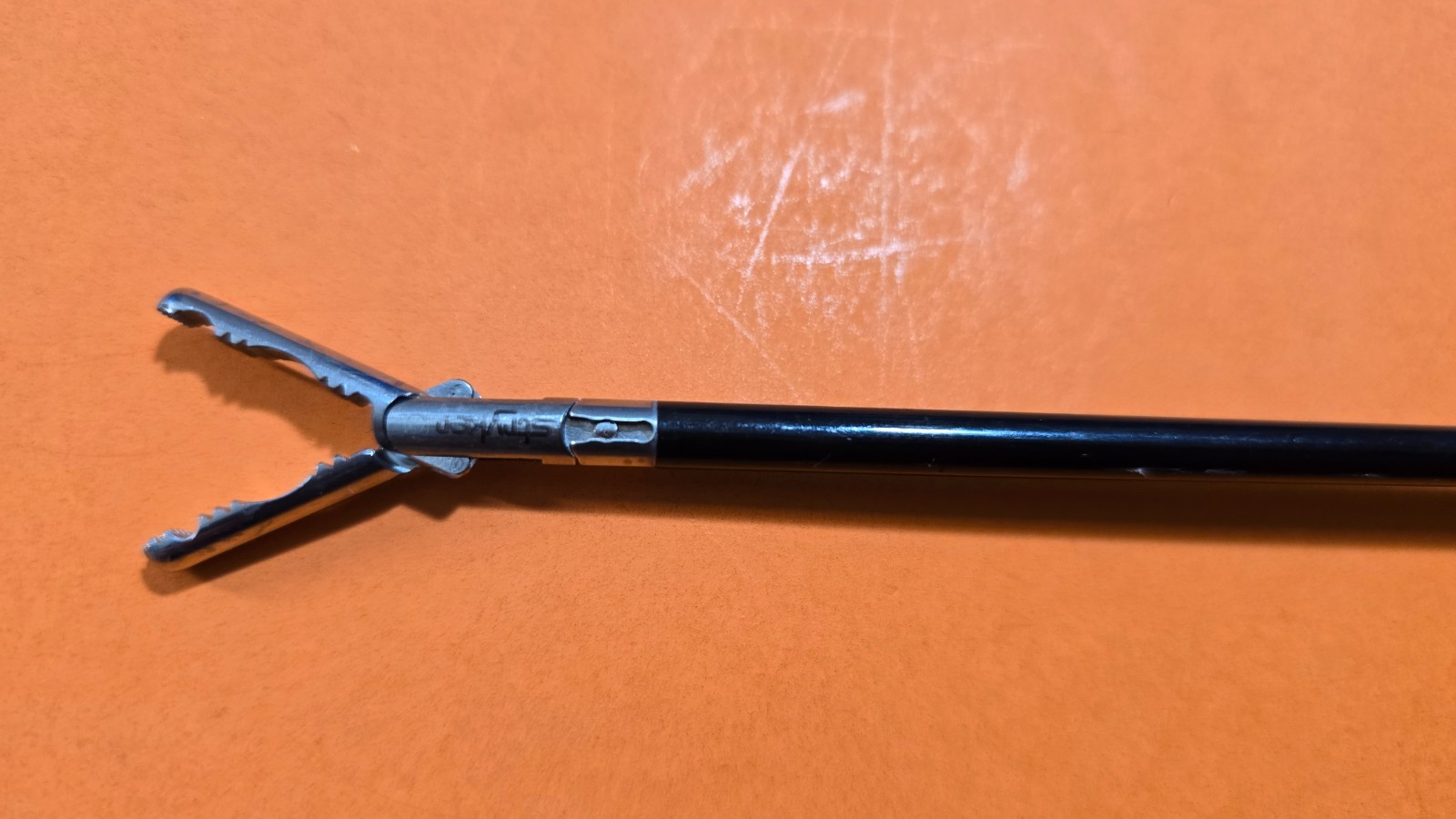 Stryker Laparoscopic Retraction Forceps 5mm x 36cm Ratchet Handle