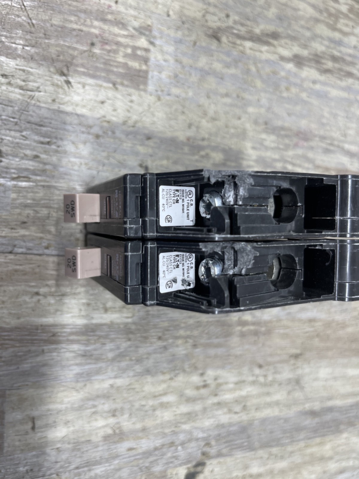 LOT OF 2 Eaton CHF120 20 Amp 1 Pole 120V /240V TYPE CH 1POLE M-1641 NEW