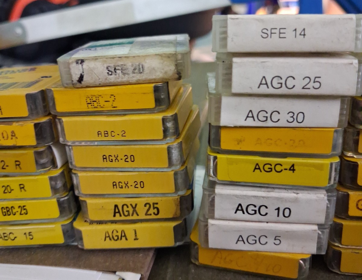 Lot of 50 Tins- Littelfuse & Buss Assorted Glass Fuses All Packs Are Full #E-01
