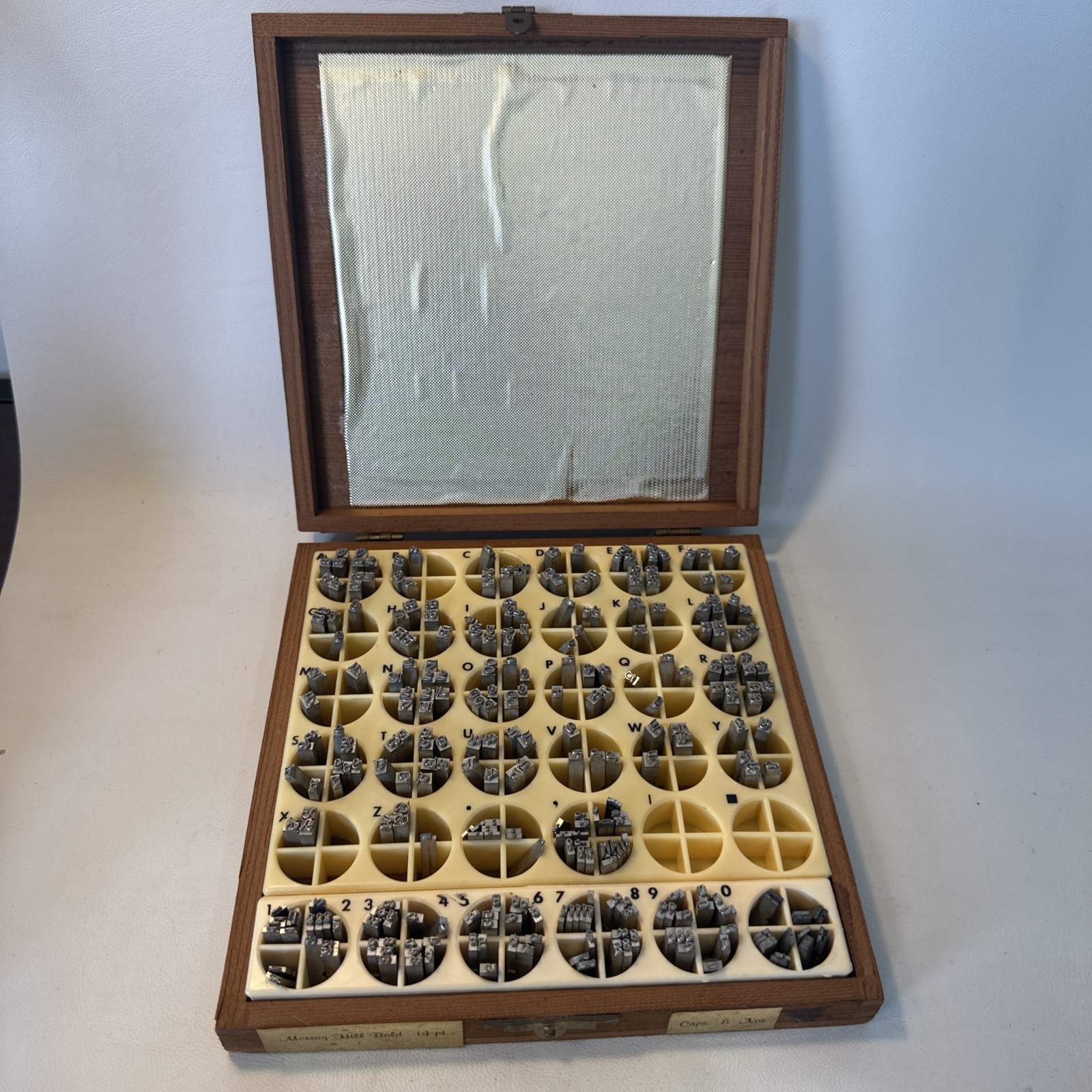VINTAGE Kingsley Machine Co. Merry Hill Bold, 14 Pt. Hot Foil Stamping