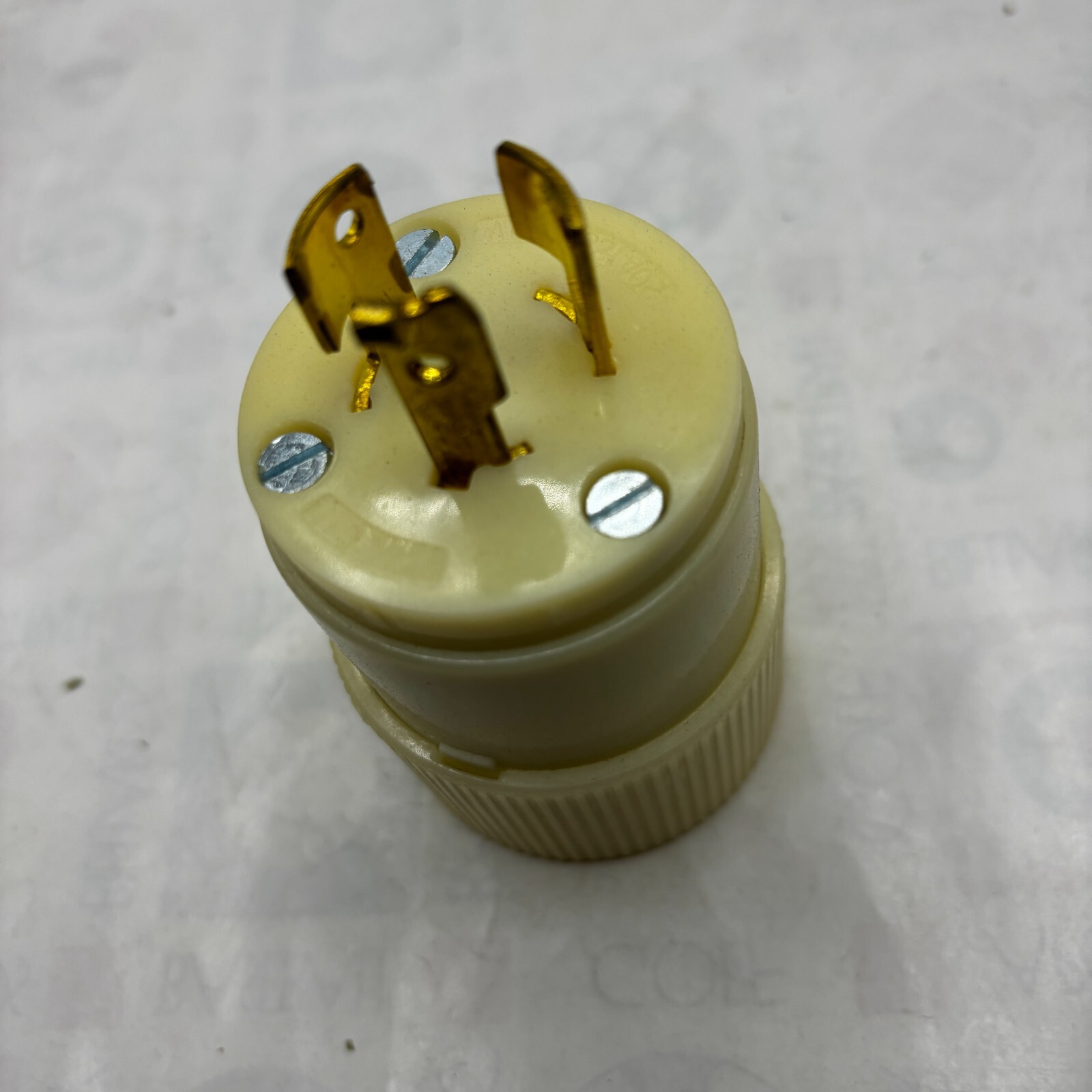 BRYANT 9965 WHITE NYLON LOCKING PLUG 20AMP 125/250VAC 3 POLE 3 WIRE QTY:1🔔