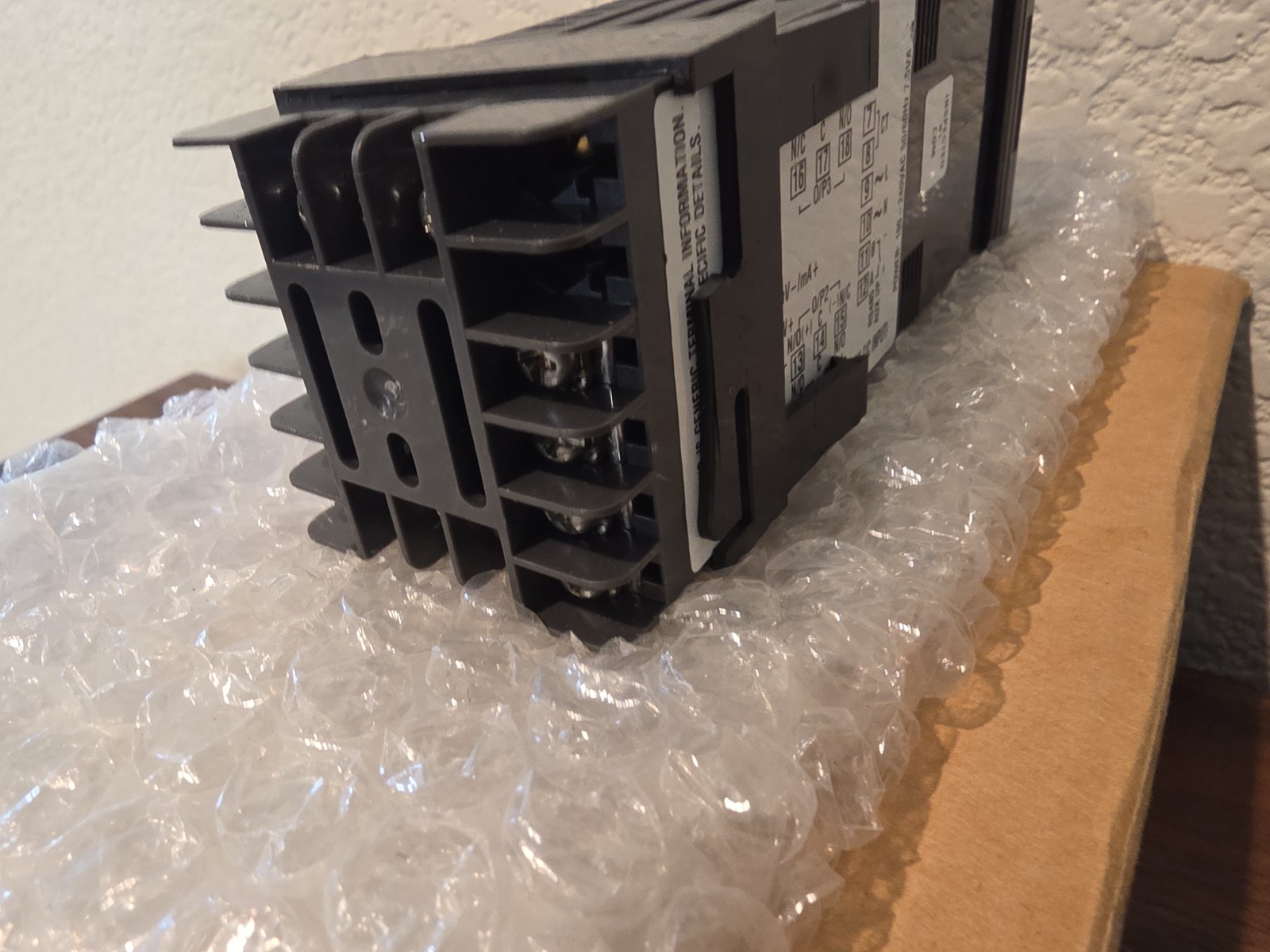 Honeywell UDC120L Micro-Pro DC120L11001000 Digital Controller 120/240VAC UDC1200