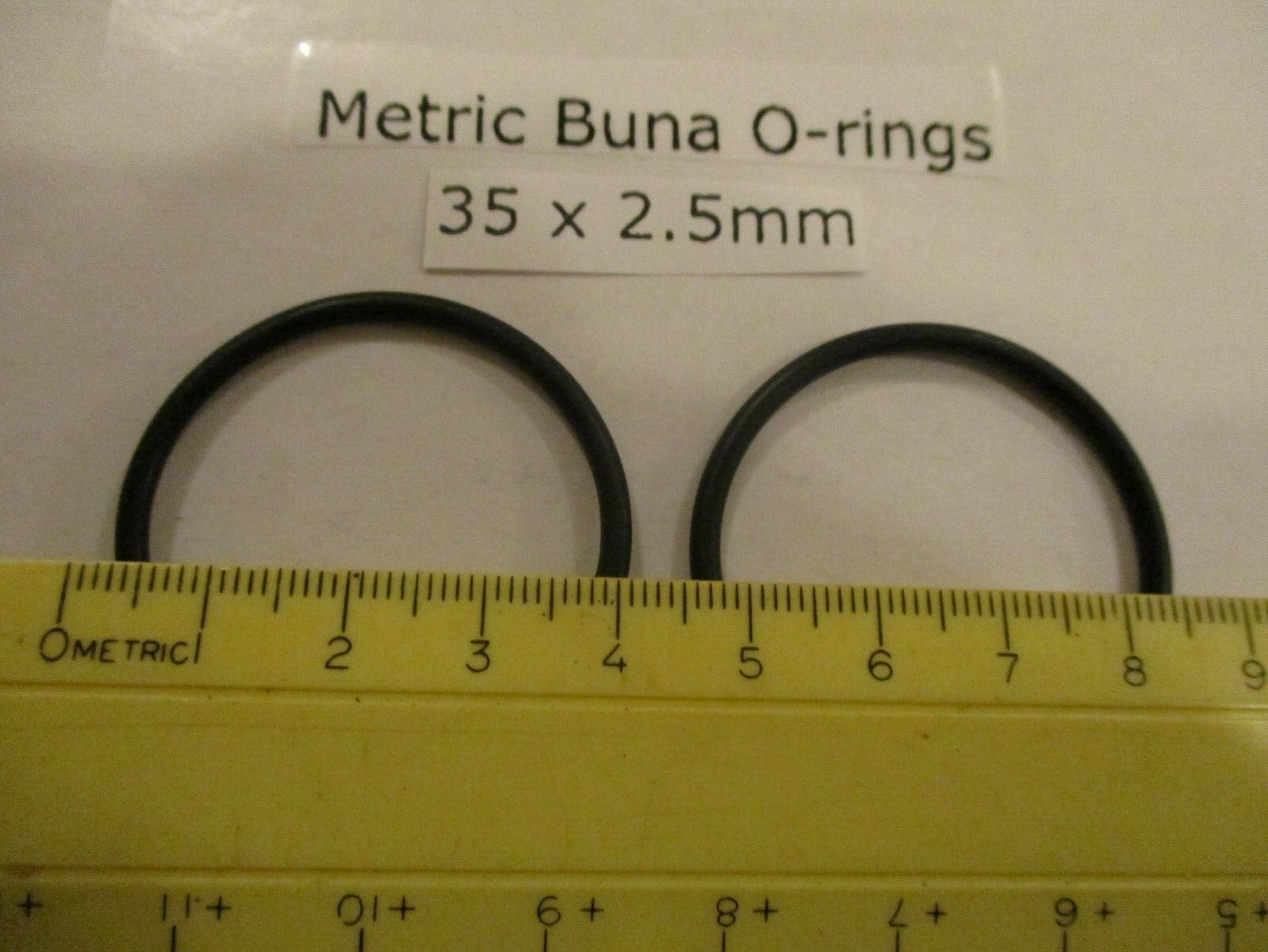 35mm ID x 40mm OD x 2.5mm thick O-ring. Buna-70. Quan 2.