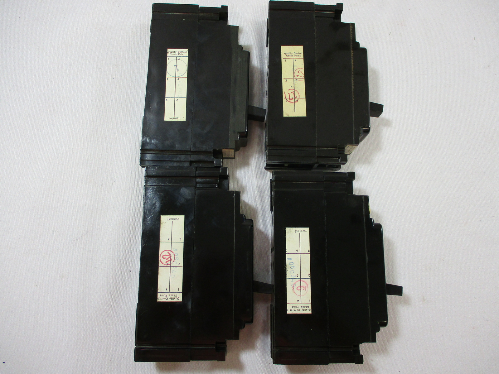 (LOT OF 4) FEDERAL PACIFIC ELECTRIC NE113020 CIRCUIT BREAKER 20A 120V 1-POLE
