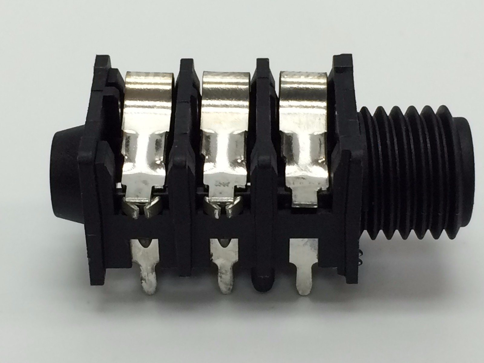 NEUTRIK NRJ6HF-1 1/4″ mono jack, switched (10 pieces)