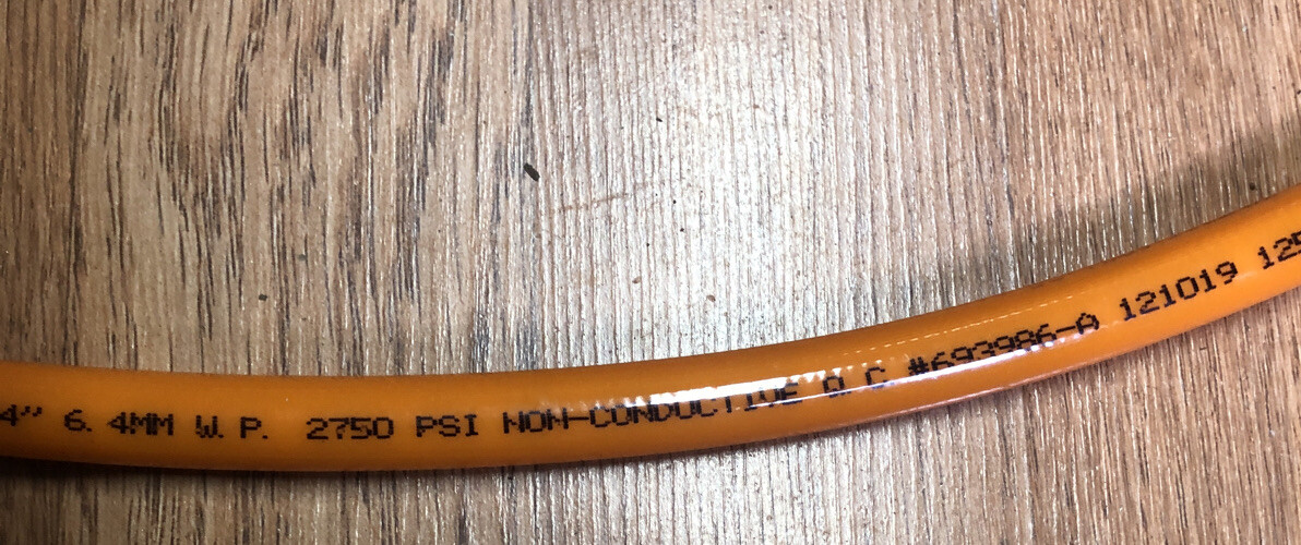 1/4″ x 24″ Hydraulic Hose W/ 4FSX Fittings 25.5” 100r7 2750psi Non-conductive