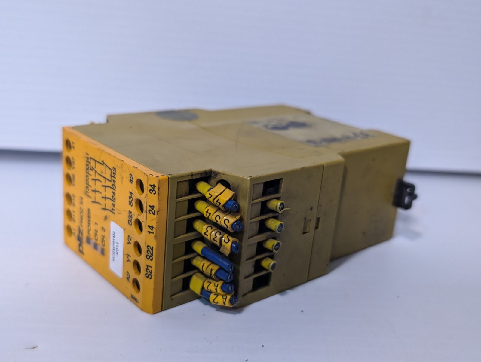 pilz PNOZ X4 safety relay, 24VDC, 3S 10, 2W, 774730 105382 as pictured