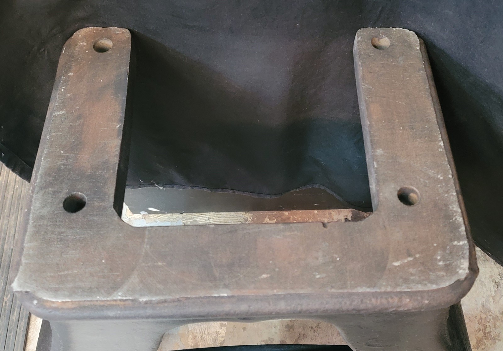 Pair of Cast Iron Factory Tapered Machine Legs 21″ T GS00689