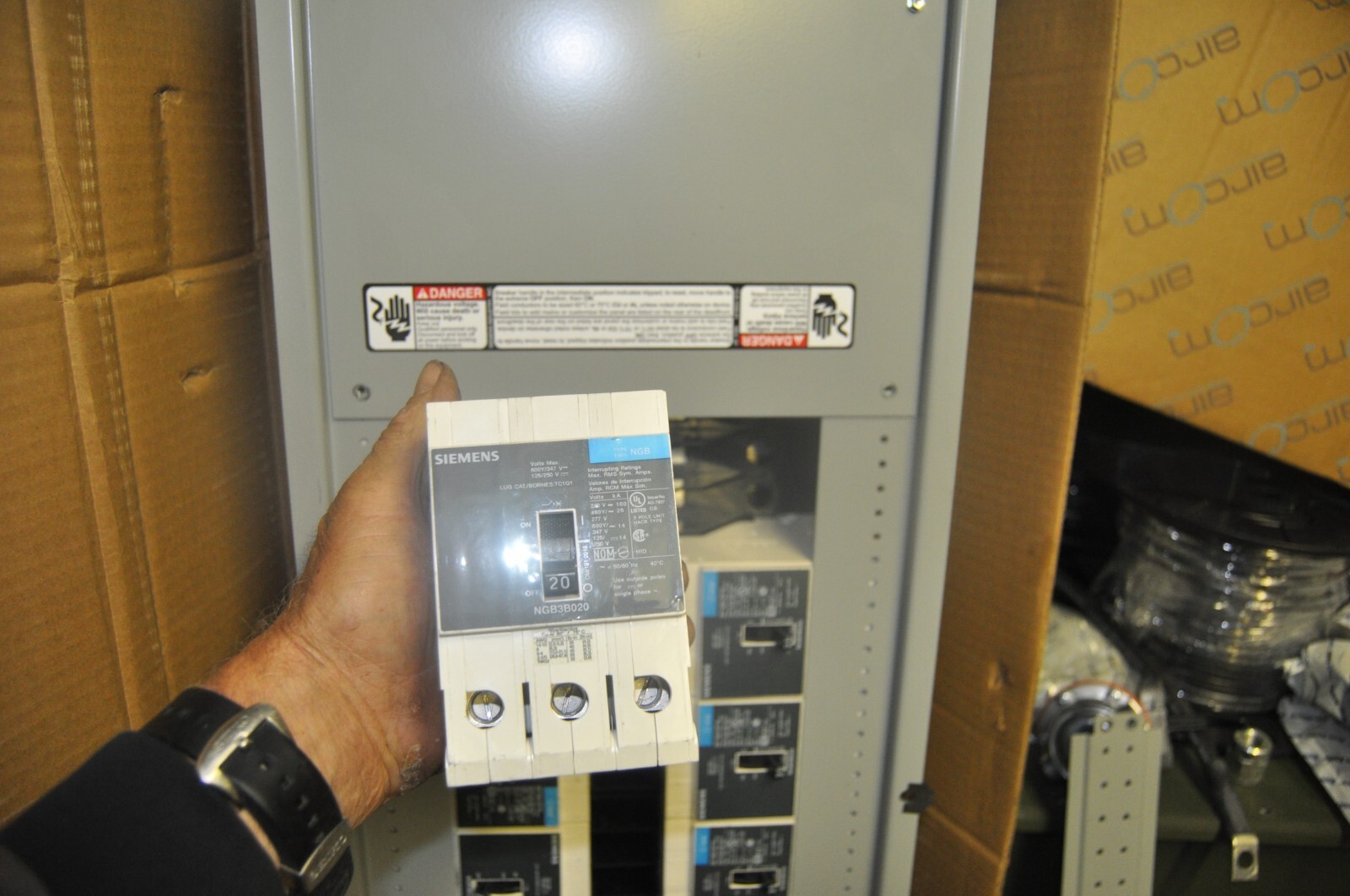 Siemens NGB3B020 20 Amp 600V 3 Pole Bolt On Circuit Breaker New PULL