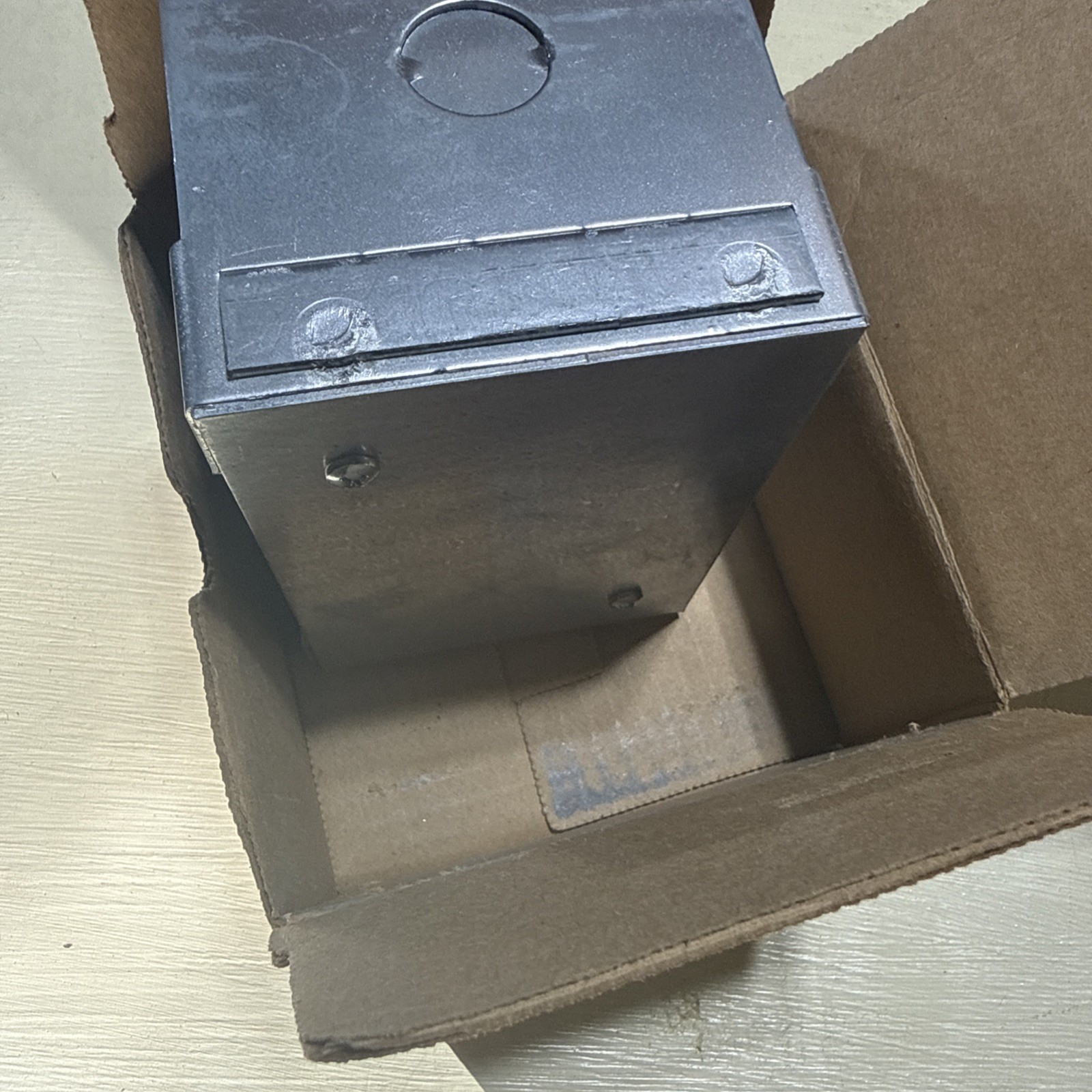 1 – Steel City 61W 1 Gang Galvanized Adjustable Steel Floor Box