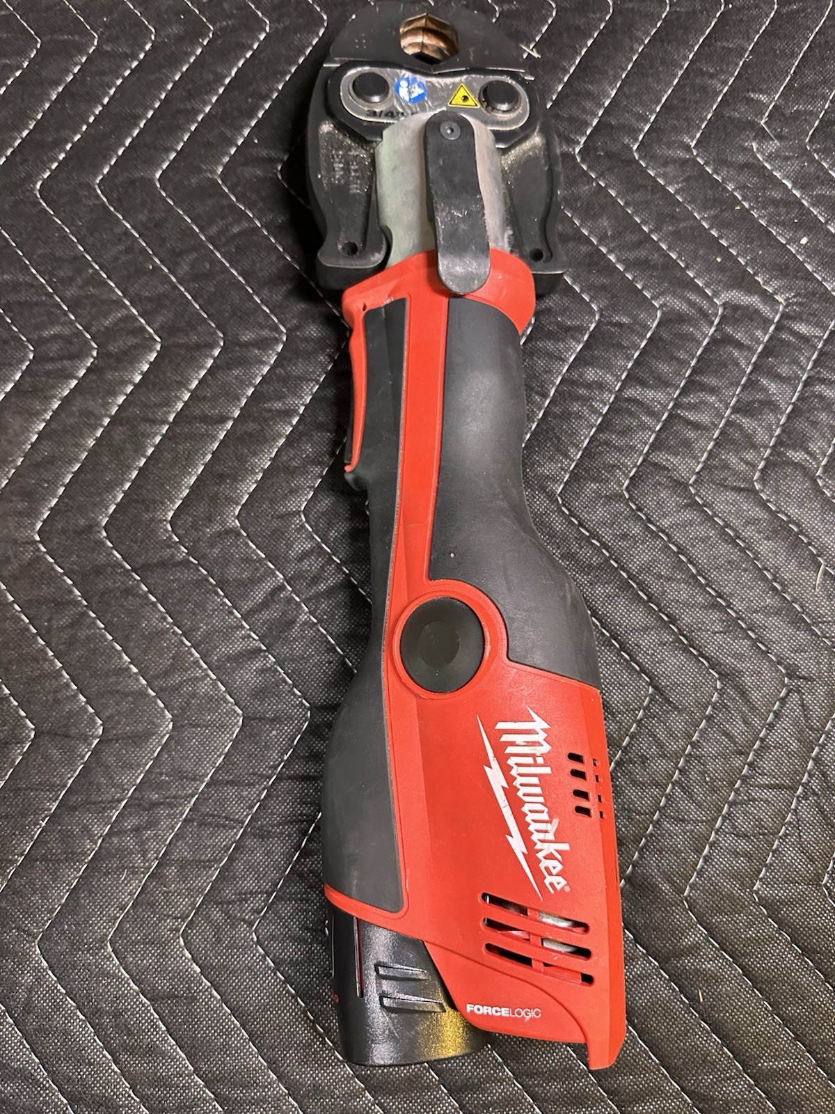 Milwaukee FORCE LOGIC Press Tool 2473-20 with Charger #577