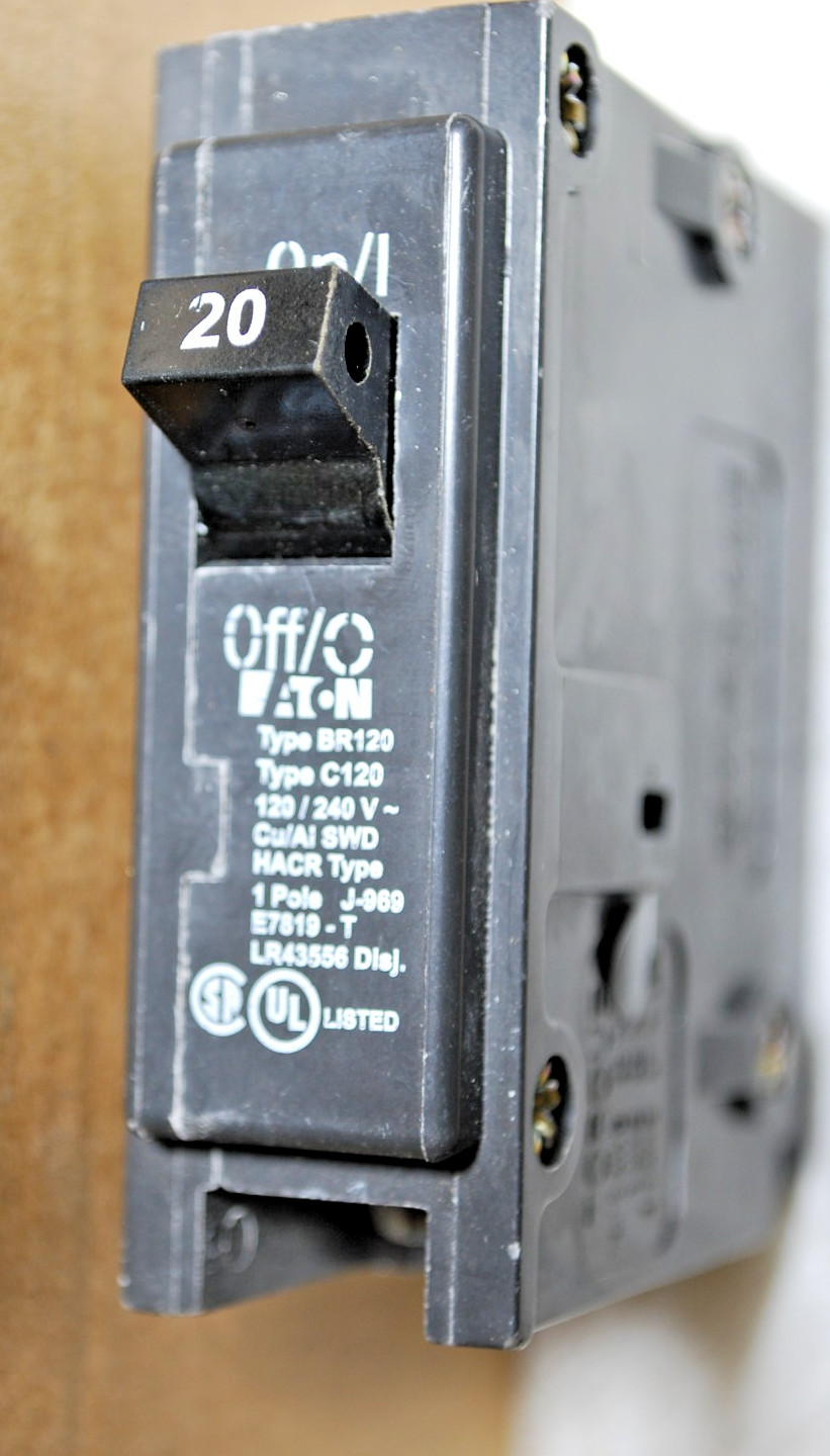 Eaton BR120 20A 1-Pole Circuit Breakers 1 Box of 10 BR Type Plug-In NTO