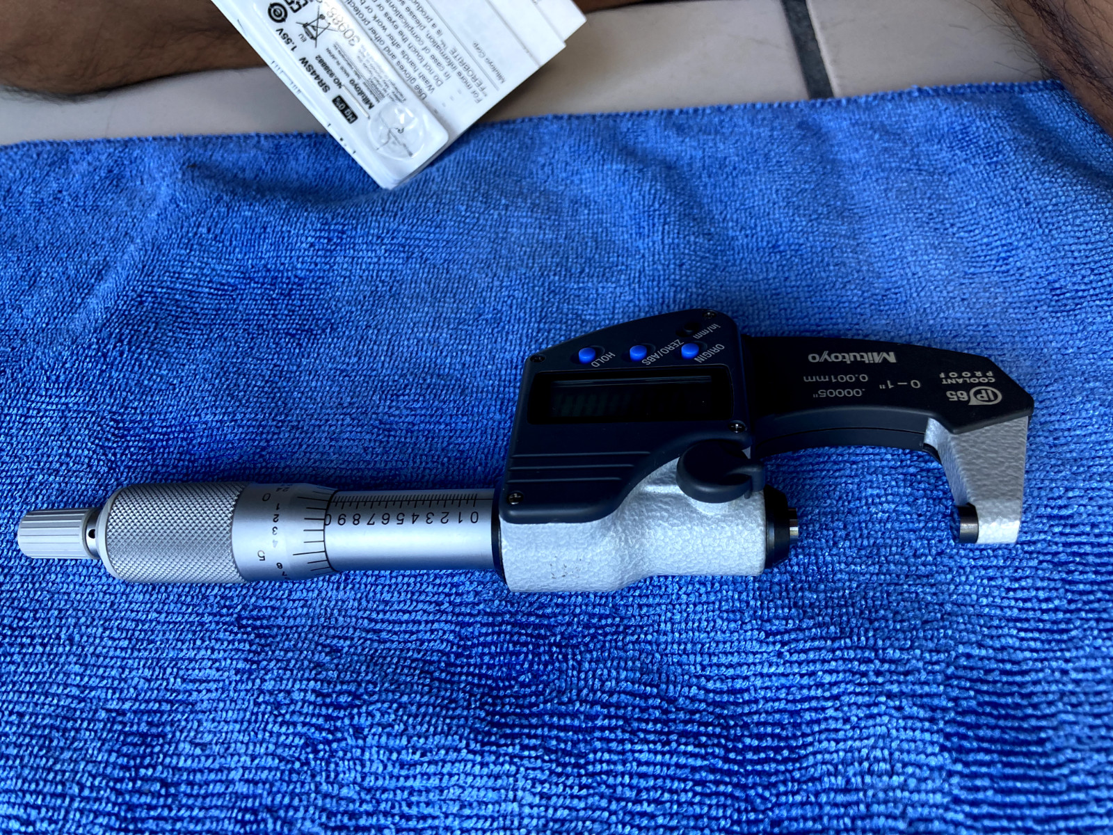Mitutoyo Digital Micrometer (293-340) & Caliper (500-196-30) Set 0-6»