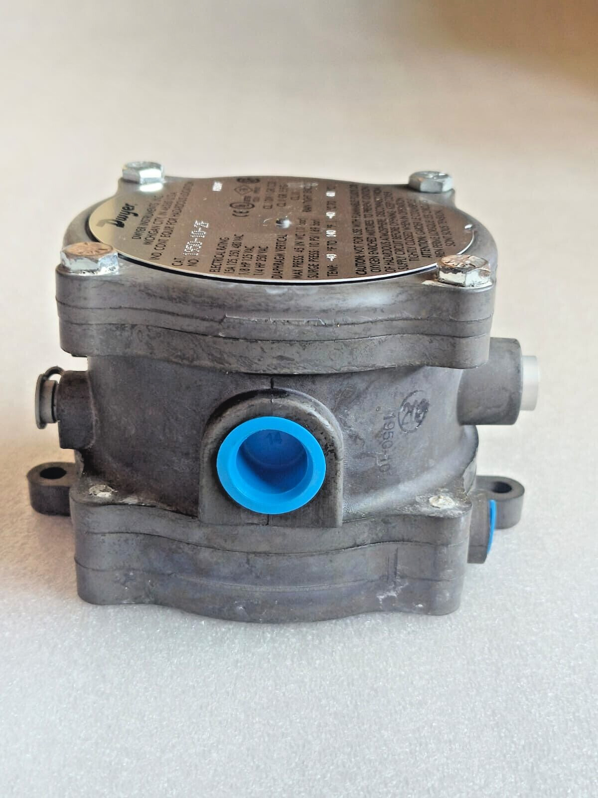DWYER 1950-10-2F EXPLOSION PROOF DIFFRENTIAL PRESSURE SWITCH NEW# FREE SHIPPING.