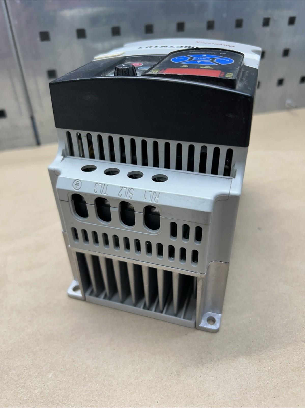 *Pre-Owned*Allen Bradley Powerflex 4M AC Drive 22F-D8P7N103 Ser A FRN 2.02