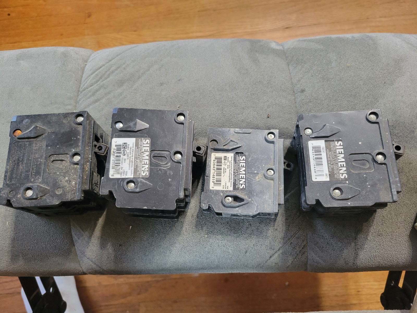 Lot Of 4 NOS Siemens Circuit BreakerS Q2100 Q215 Q20 Q230