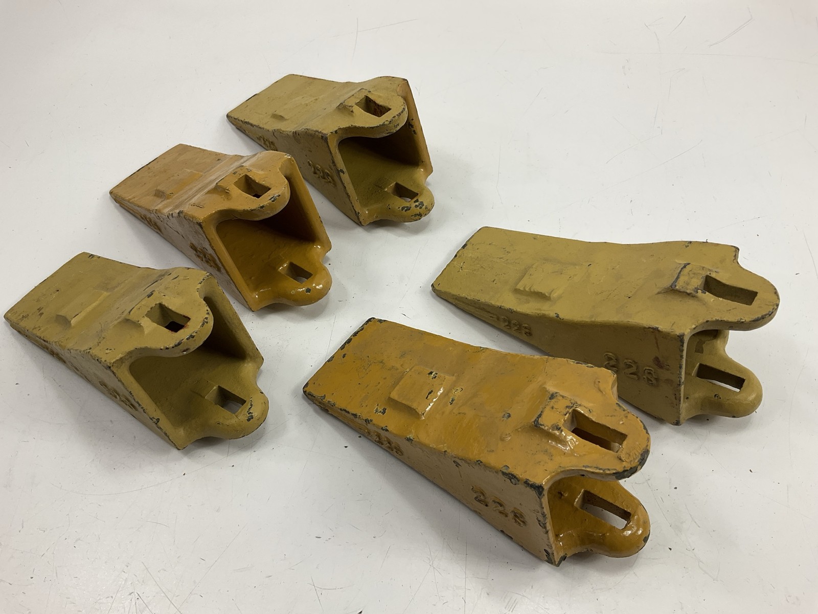 (5) Teeth Duke 22S V-style Excavator 22 Series Bucket Tooth As Shown No Hardware