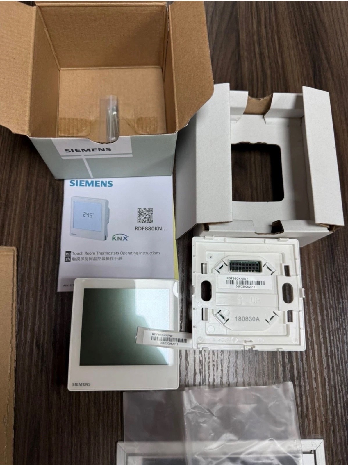 SIEMENS RDF880KN/NF ROOM THERMOSTAT TOUCH SCREEN FLUSH-MOUNT S55770-T398