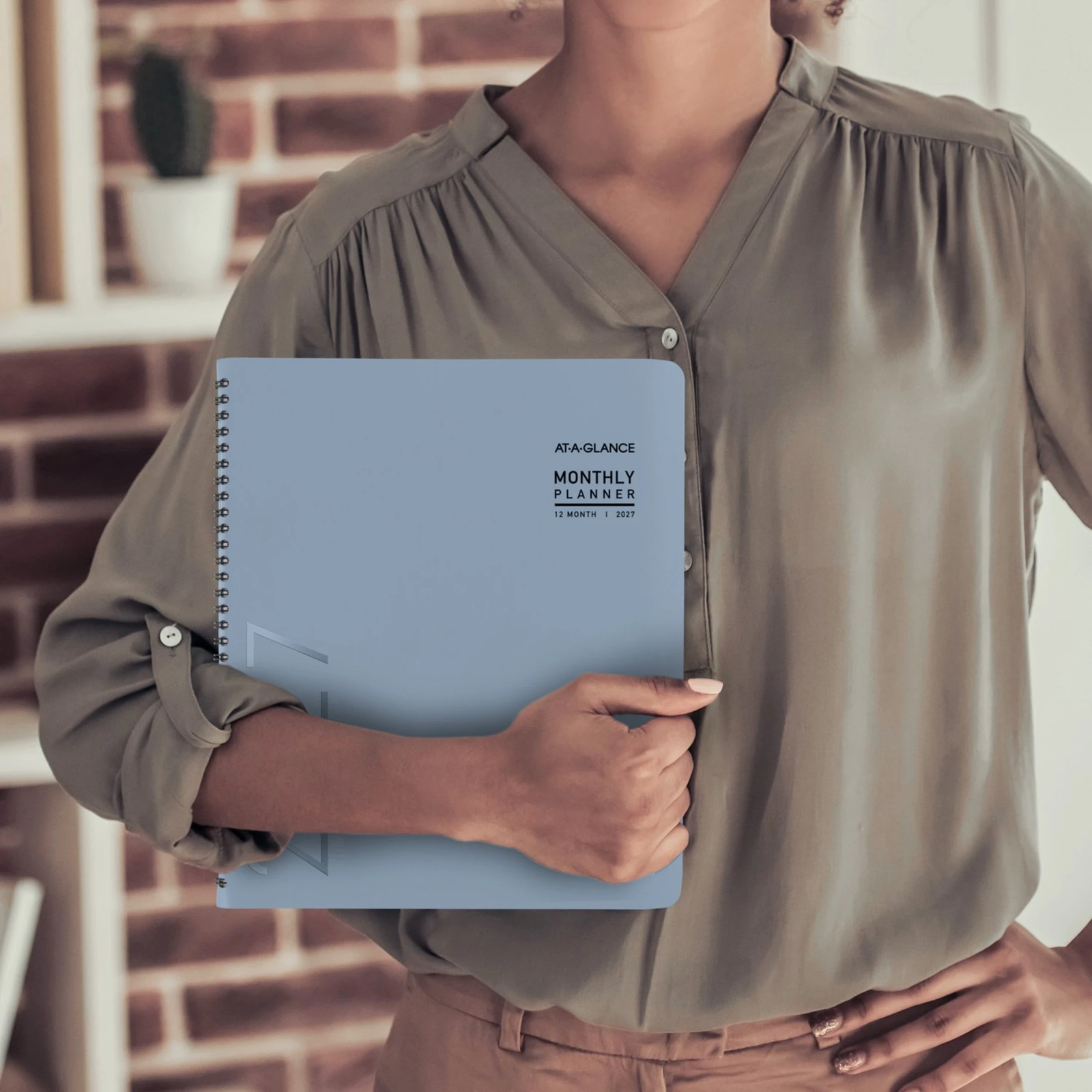 AT-A-GLANCE Contemporary 2027 Monthly Planner, Drizzle, Large, 9″ x 11″